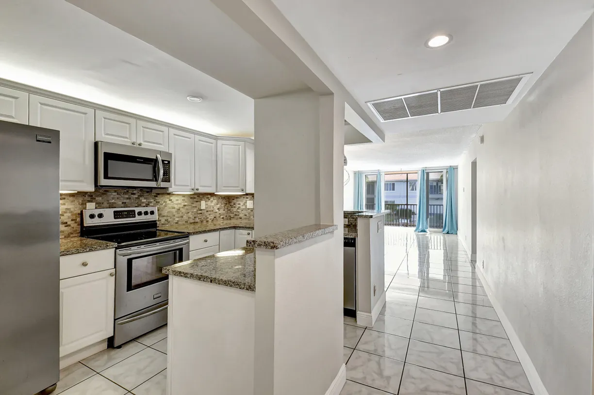 South Florida Real Estate | View 1 Royal Palm Way, 2020 | 2 Beds, 2 Baths