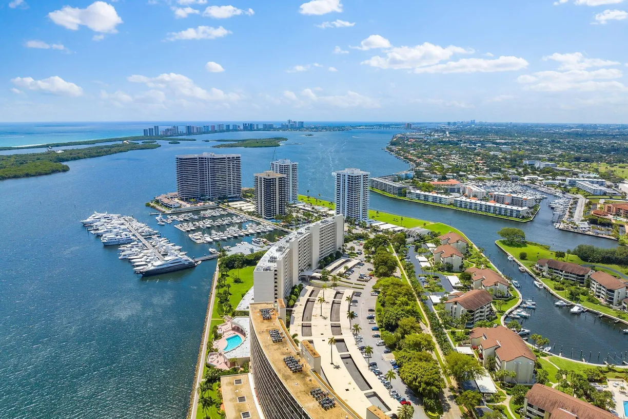 South Florida Real Estate | View 122 Lakeshore Drive, 3340 | 2 Beds, 2 Baths
