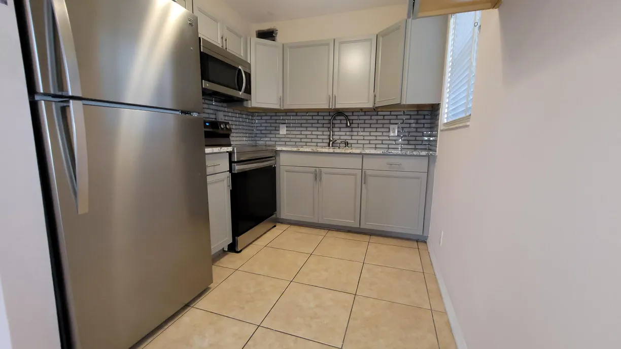 South Florida Real Estate | View 208 Easthampton I | 2 Beds, 1 Bath