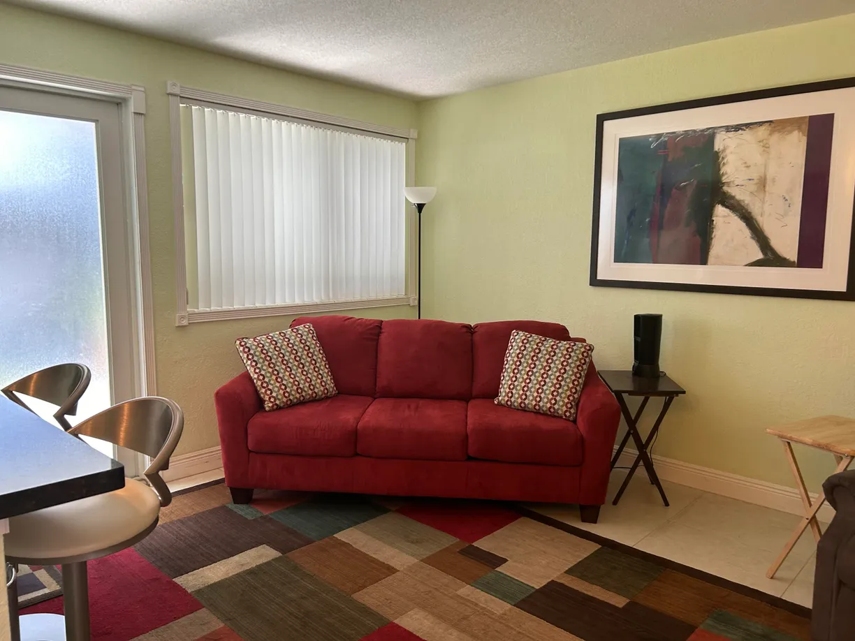 South Florida Real Estate | View 302 Lake Osborne Drive, 5 | 1 Bed, 1 Bath