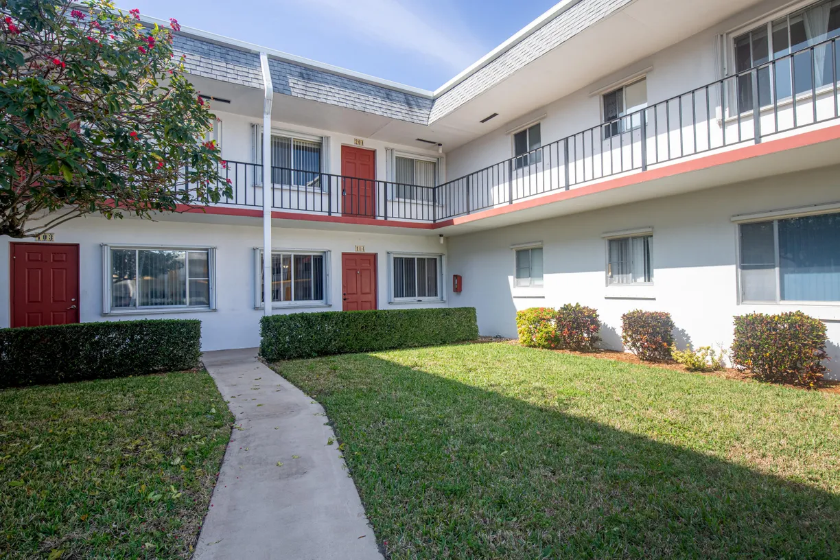 South Florida Real Estate | View 3320 Lake Osborne Drive, 204 | 1 Bed, 1 Bath