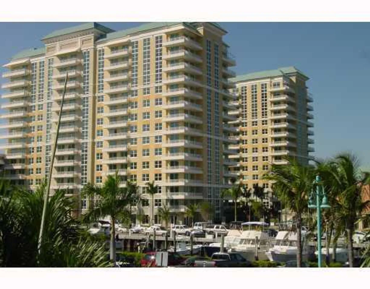 South Florida Real Estate | View 700 E Boynton Beach Boulevard, 1008 | 3 Beds, 2 Baths