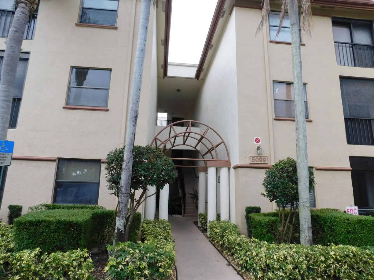 South Florida Real Estate | View 5099 Splendido Court, N | 2 Beds, 2 Baths