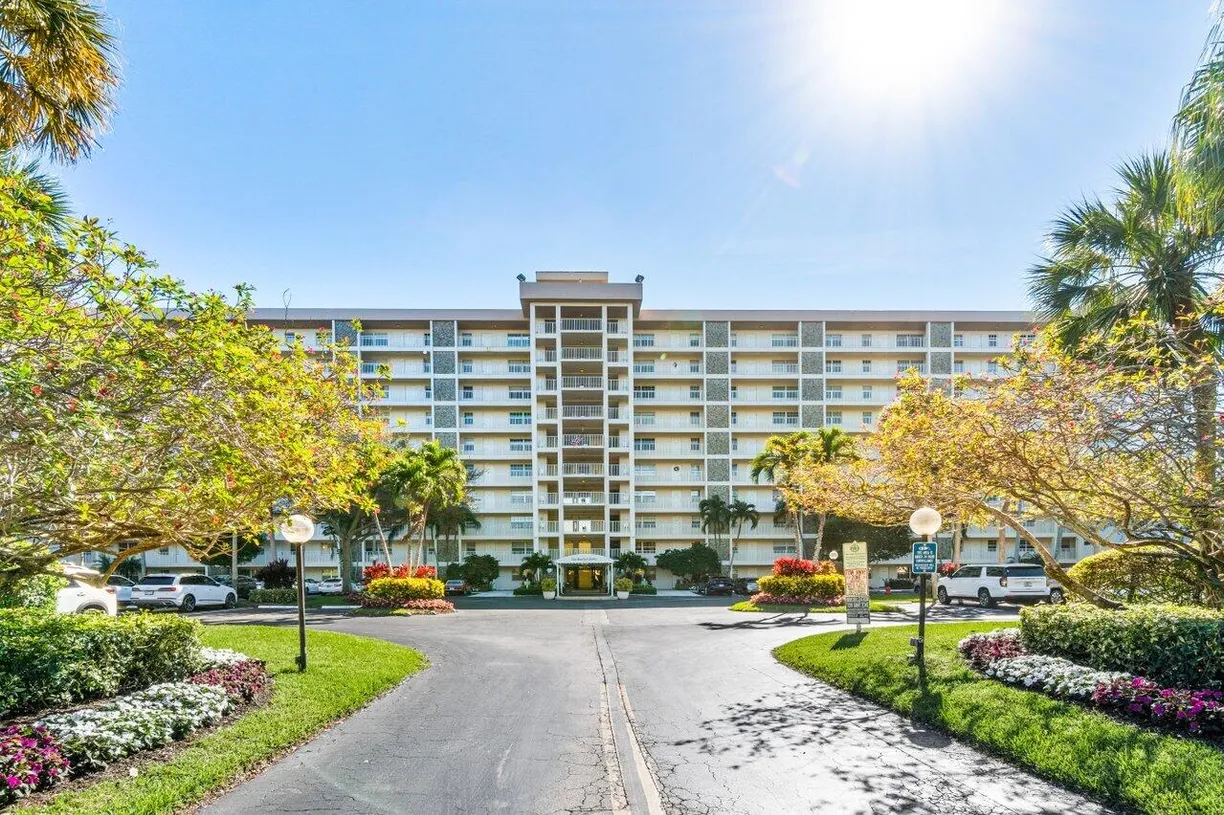 South Florida Real Estate | View 3510 Oaks Way, 910 | 3 Beds, 2 Baths