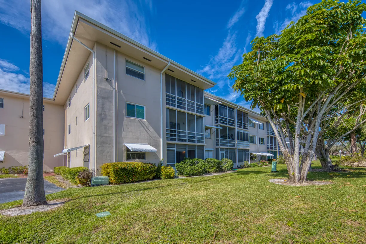 South Florida Real Estate | View 2581 Garden Drive, 110 | 2 Beds, 2 Baths