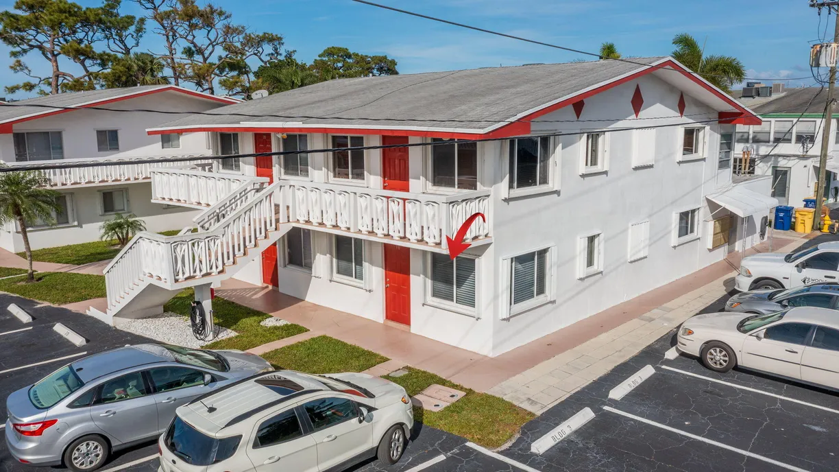 South Florida Real Estate | View 2020 Lake Osborne Drive, 10 | 1 Bed, 1 Bath