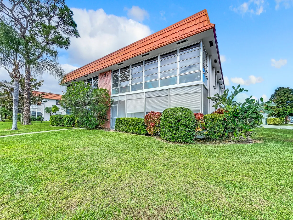 South Florida Real Estate | View 2600 SE Ocean Boulevard, X-6 | 2 Beds, 2 Baths