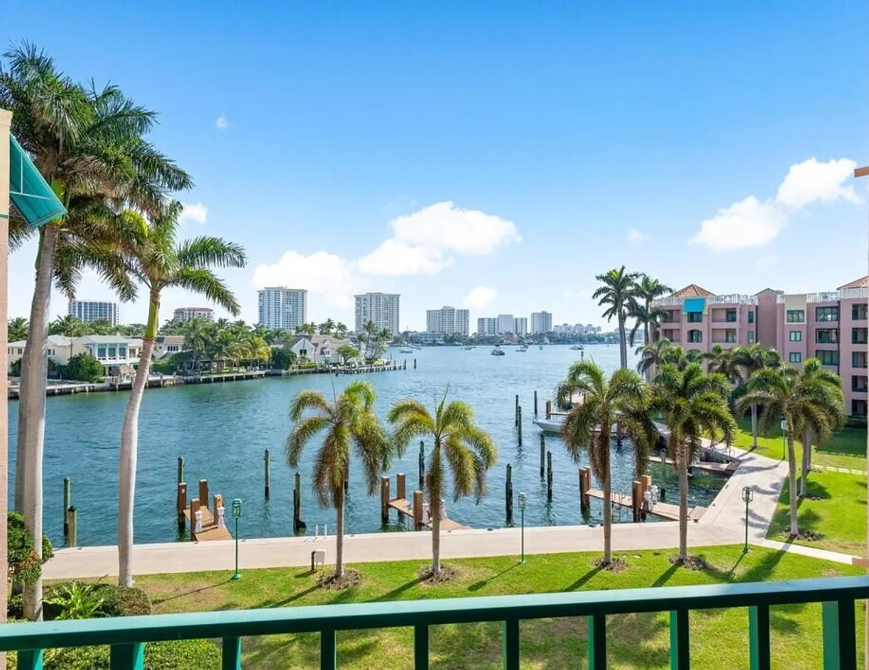 South Florida Real Estate | View 120 SE 5th Avenue, 432 | 2 Beds, 2 Baths