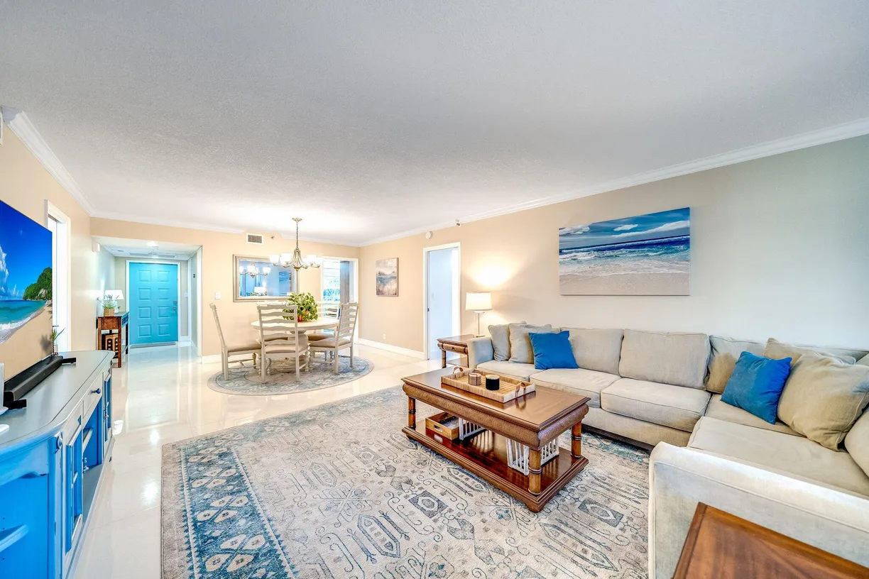 South Florida Real Estate | View 625 Oaks Drive, 207 | 3 Beds, 2 Baths
