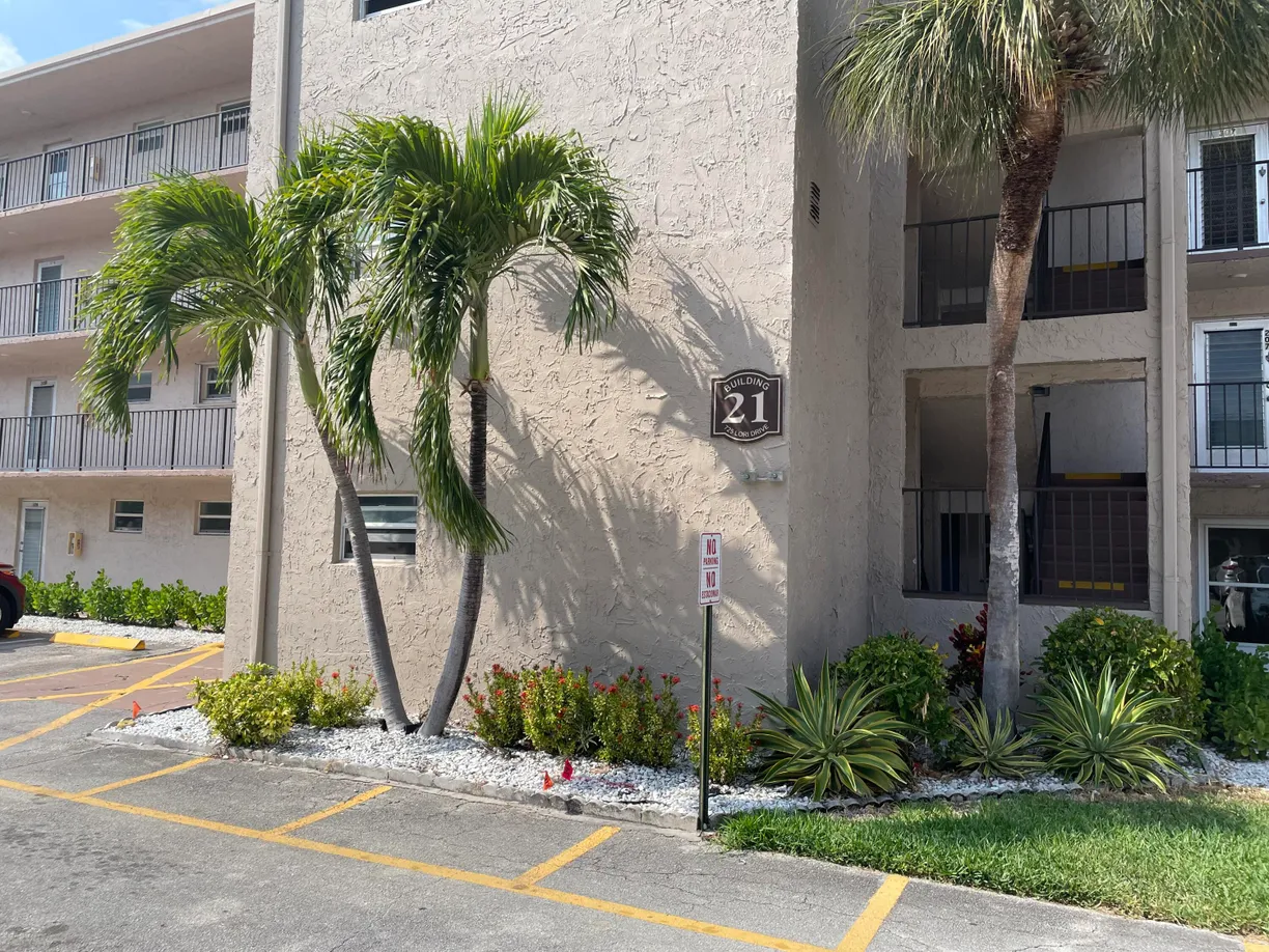 South Florida Real Estate | View 725 Lori Drive, 202 | 1 Bed, 1 Bath