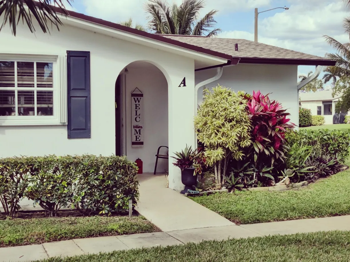 South Florida Real Estate | View 2920 Crosley Drive, A | 1 Bed, 1 Bath