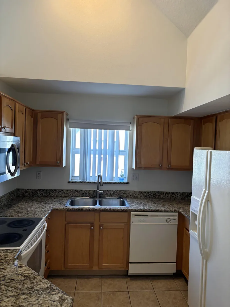 South Florida Real Estate | View 1621 SE Pomeroy Street, 5-6 | Listing