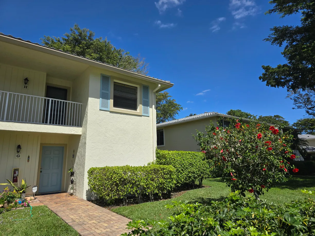 South Florida Real Estate | View 17 Westgate Lane, 17h | Listing