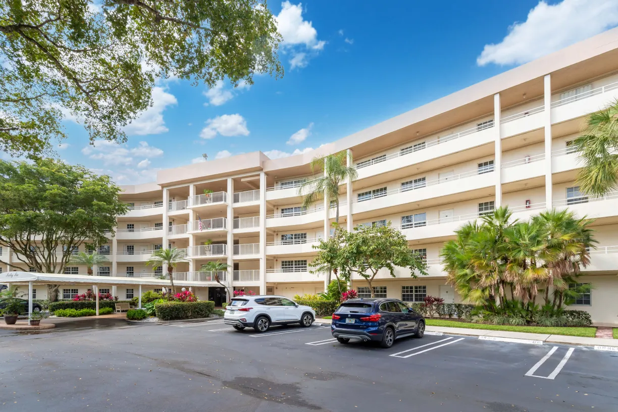 South Florida Real Estate | View 565 Oaks Lane, 407 | 3 Beds, 2 Baths