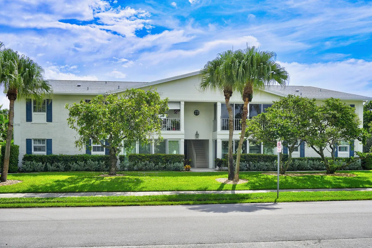 South Florida Real Estate | View 315 Venetian Drive, 4 | 2 Beds, 2 Baths