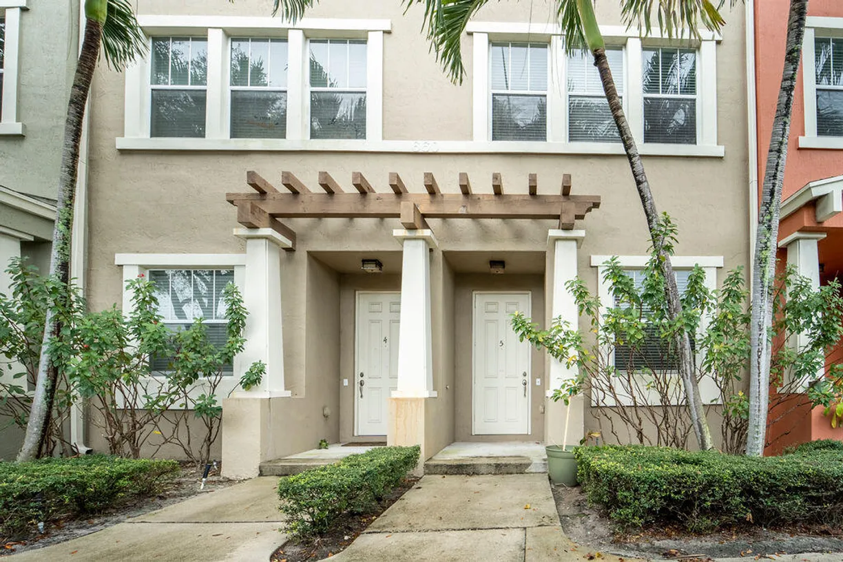 South Florida Real Estate | View 660 Amador Lane, 5 | 2 Beds, 2 Baths