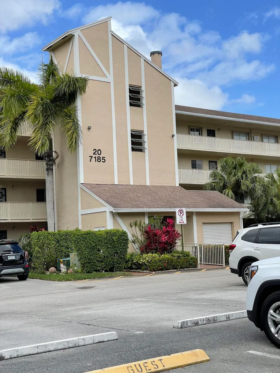 South Florida Real Estate | View 7185 Huntington Lane, 203 | 2 Beds, 2 Baths