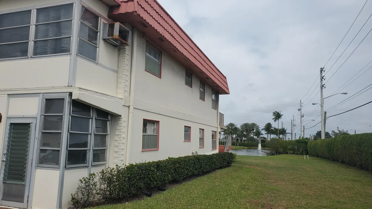 South Florida Real Estate | View 25 Saxony A | 2 Beds, 2 Baths