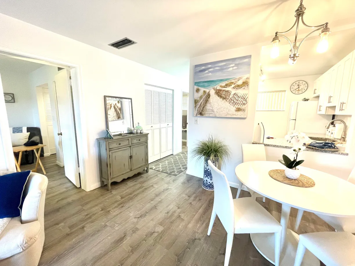 South Florida Real Estate | View 2811 Garden Drive, 304 | 1 Bed, 1 Bath