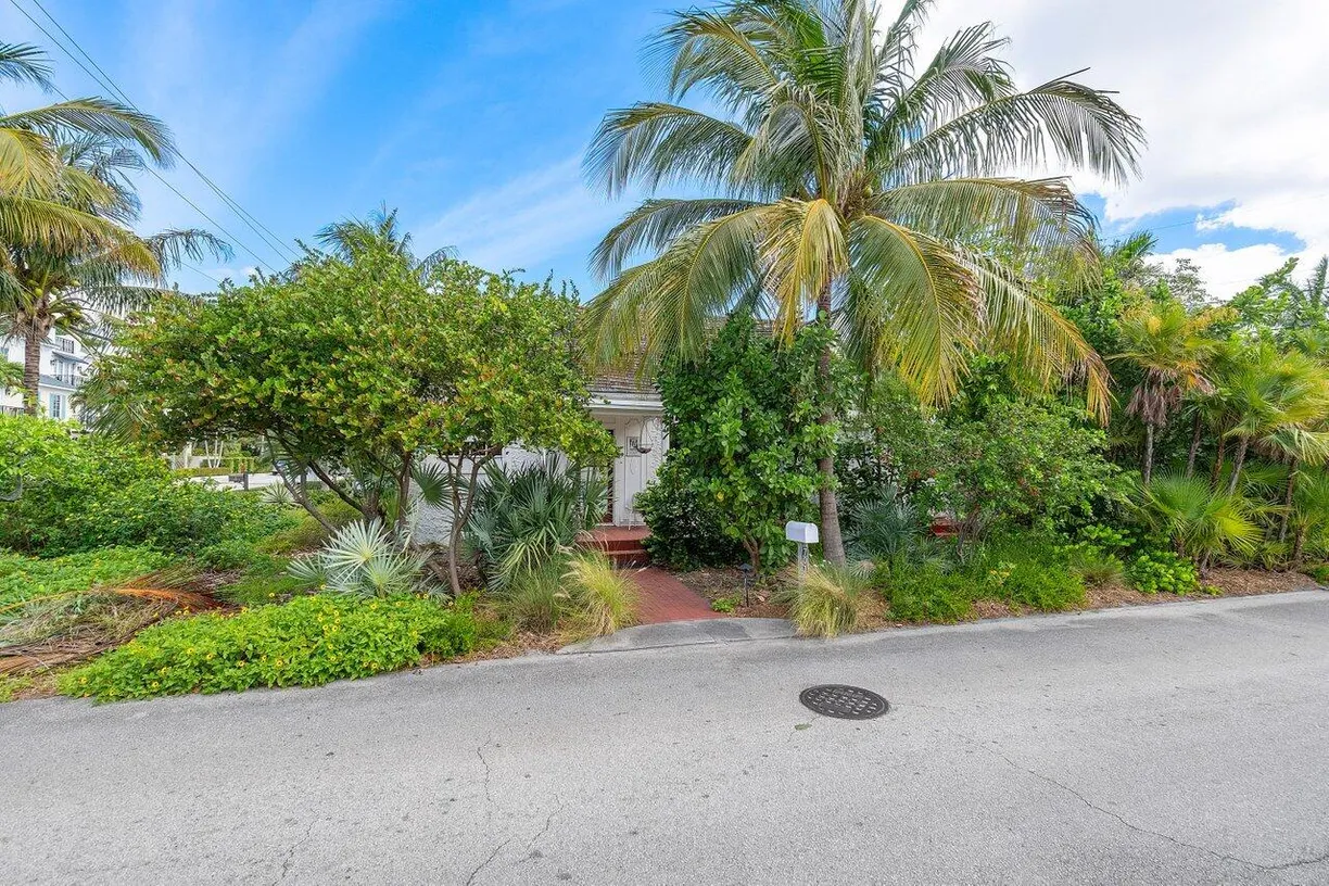 South Florida Real Estate | View 701 SE 1st Street | Listing