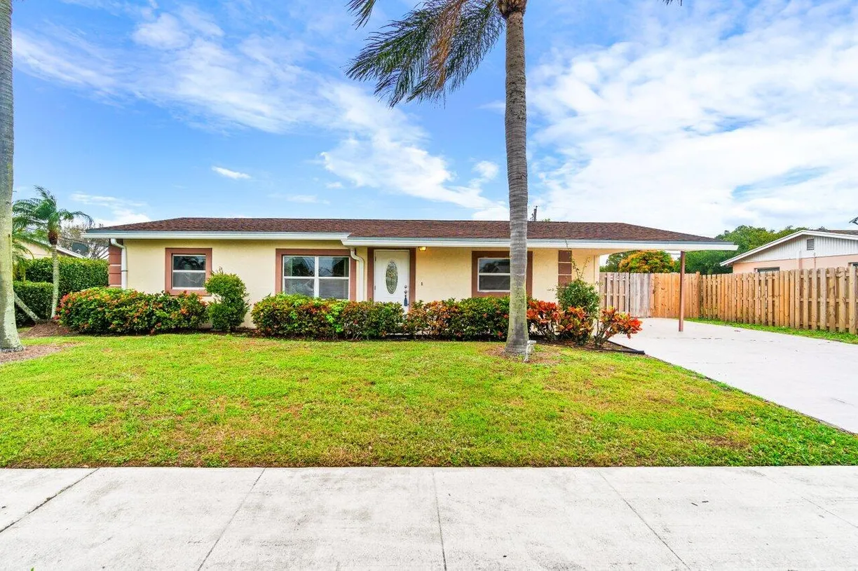 South Florida Real Estate | View 425 Palo Alto Drive | 2 Beds, 2 Baths