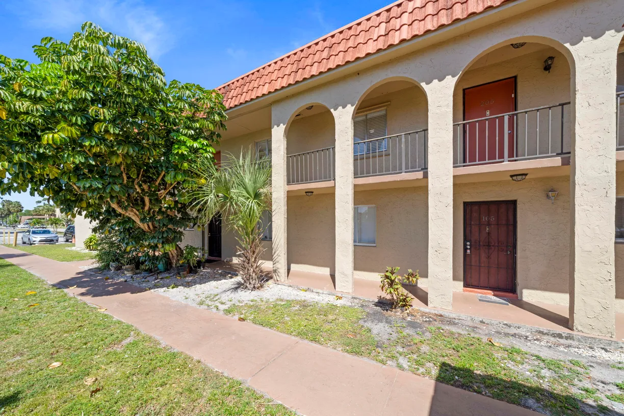 South Florida Real Estate | View 6100 Forest Hill Boulevard, 105 | 2 Beds, 1 Bath