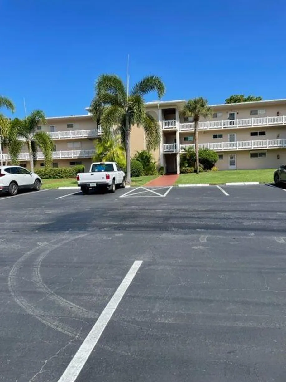 South Florida Real Estate | View 2812 S Garden Drive, 301 | 2 Beds, 1 Bath