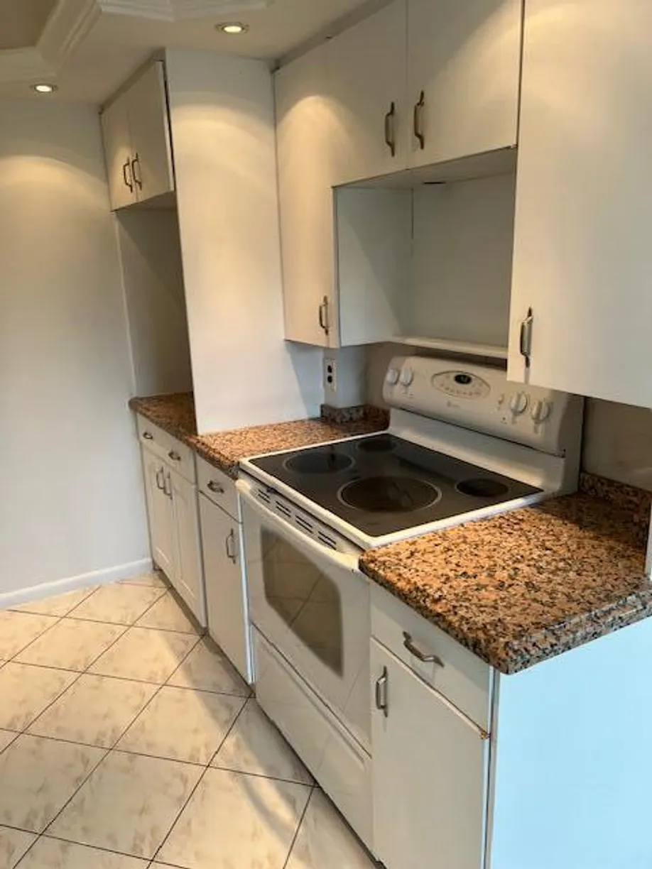 South Florida Real Estate | View 2085 Newport S, 2085 | 2 Beds, 1 Bath