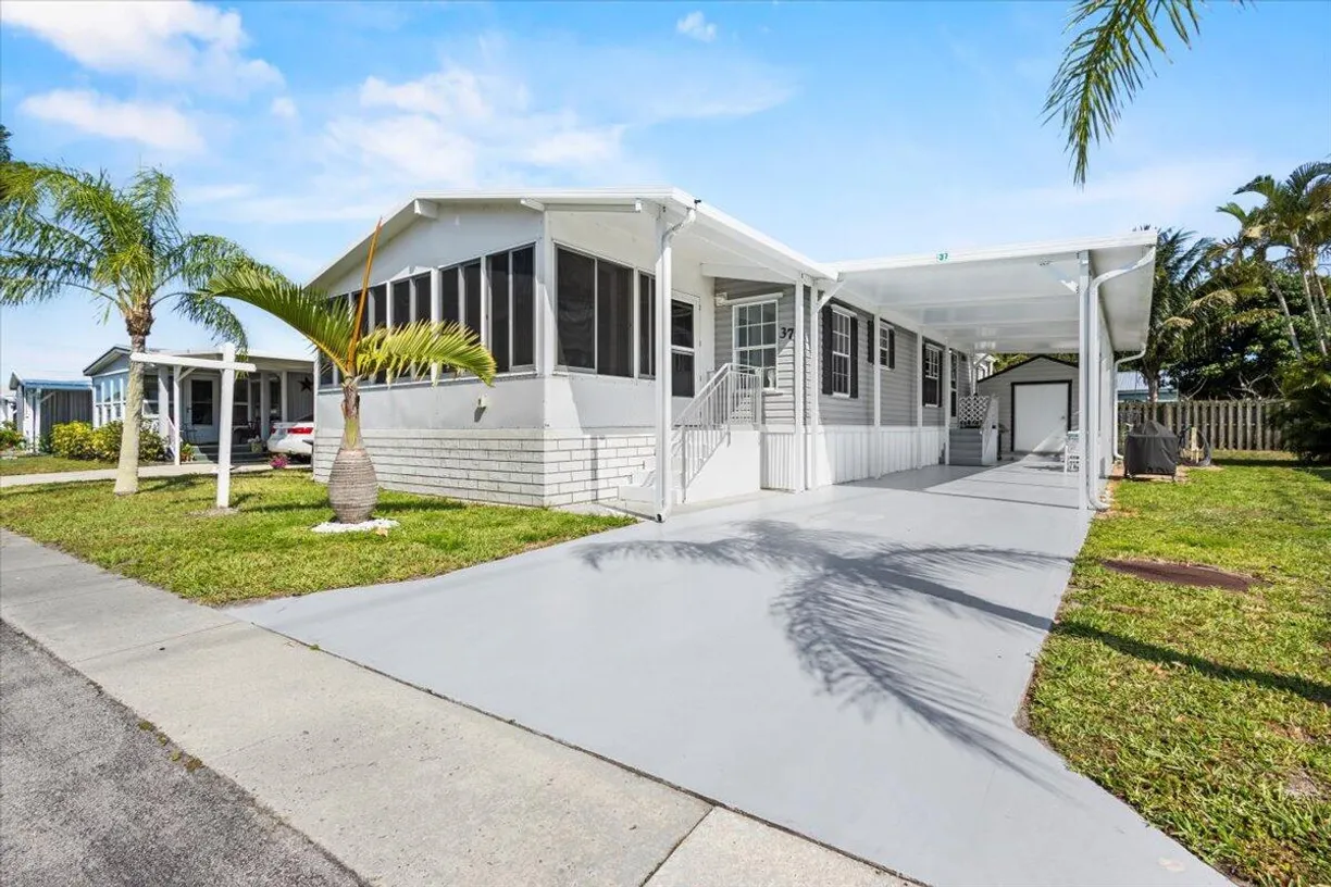 South Florida Real Estate | View 4800 SE Federal Highway, 37 | 3 Beds, 2 Baths
