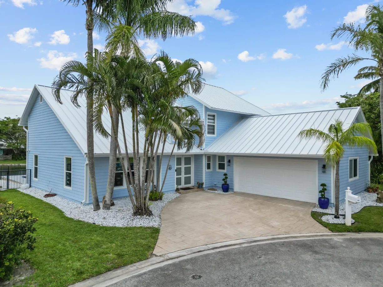South Florida Real Estate | View 9029 SE Breeze Way | 4 Beds, 2 Baths