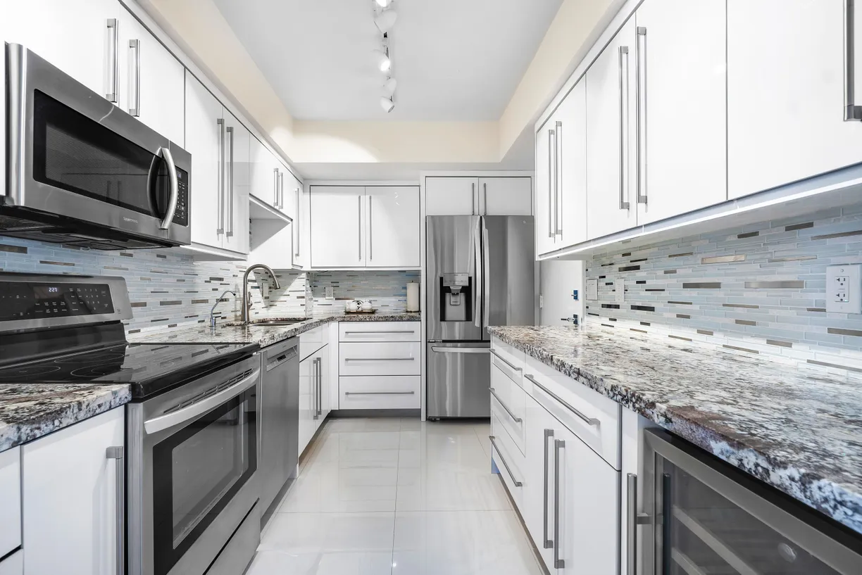 South Florida Real Estate | View 555 SE 6th Avenue, 8d | Listing