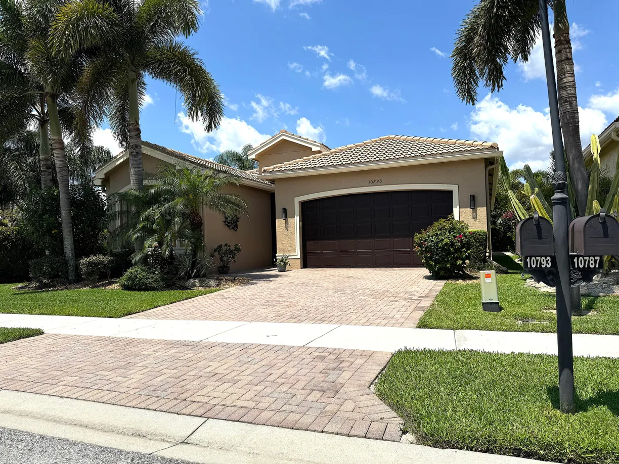 South Florida Real Estate | View 10793 Thomas Lake Mnr Manor | Listing