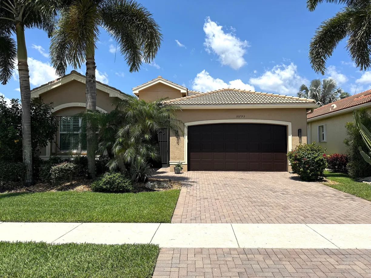 South Florida Real Estate | View 10793 Thomas Lake Mnr Manor | 3 Beds, 2 Baths