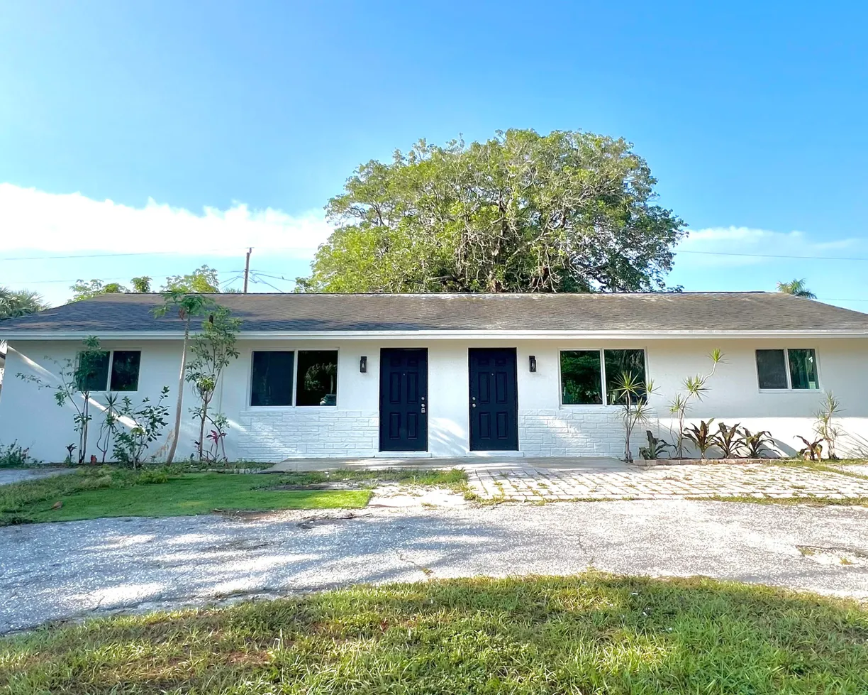 South Florida Real Estate | View 804 Northview Drive | 2 Beds, 1 Bath