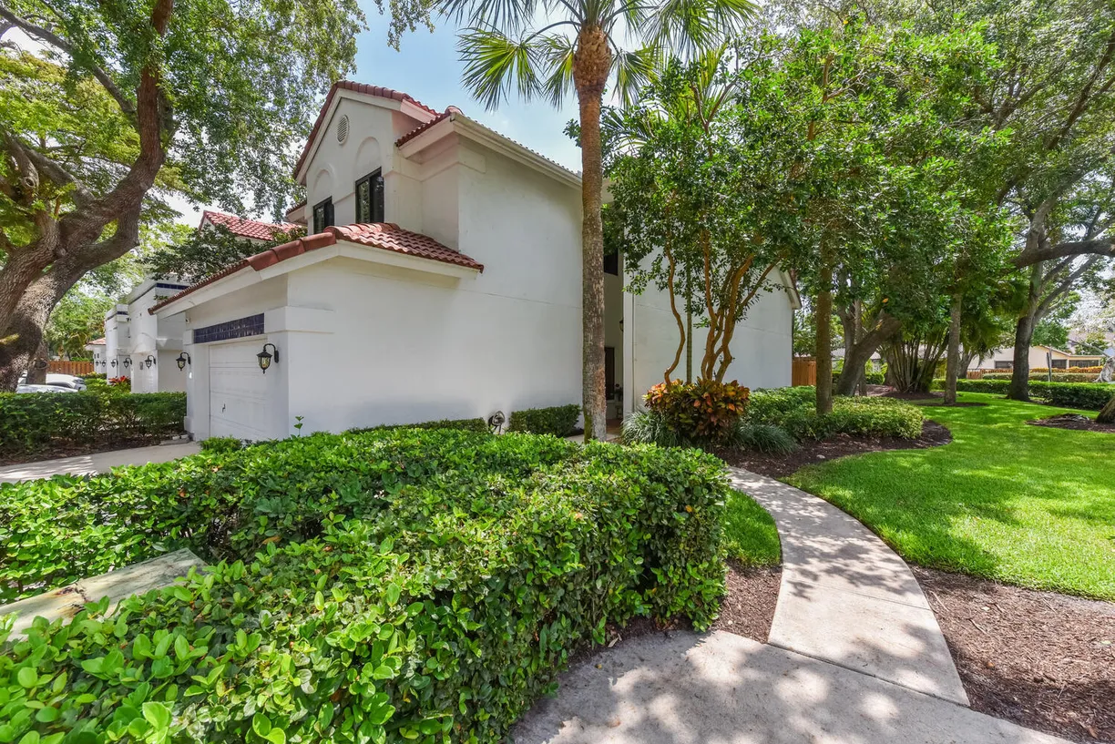 South Florida Real Estate | View 5620 Amersham Way | Listing
