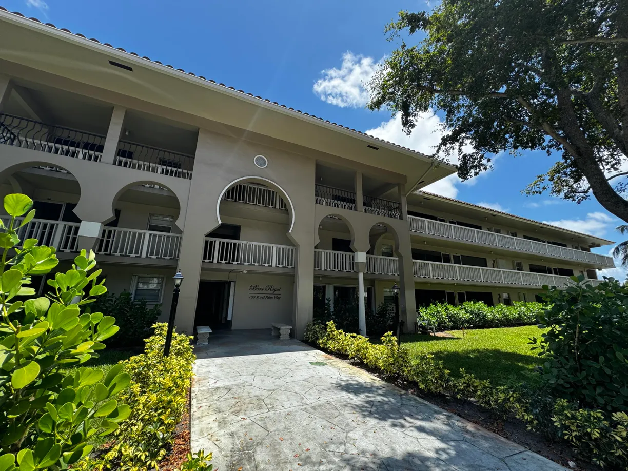 South Florida Real Estate | View 100 Royal Palm Way, 1080 | 2 Beds, 1 Bath