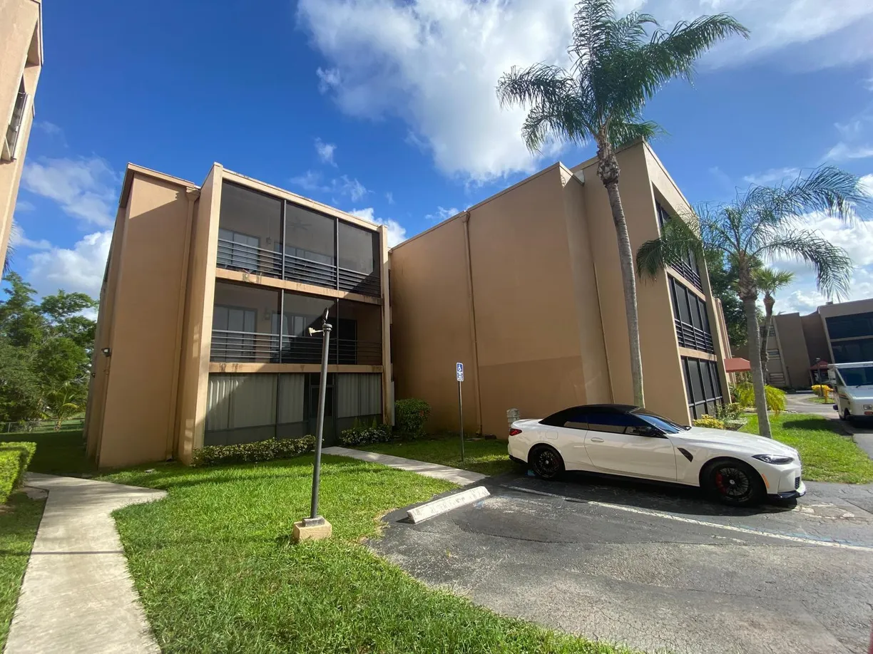 South Florida Real Estate | View 4020 N Hills Drive, 28 | Listing