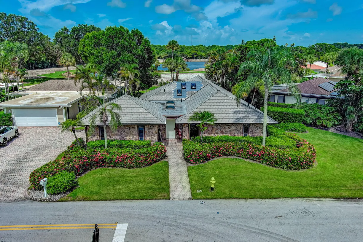 South Florida Real Estate | View 13932 Eastpointe Court | 3 Beds, 3 Baths