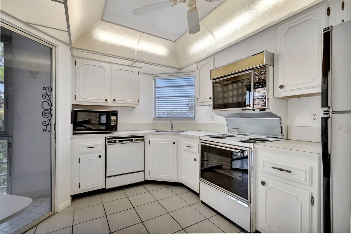 South Florida Real Estate | View 3810 Via Poinciana, 502 | Listing