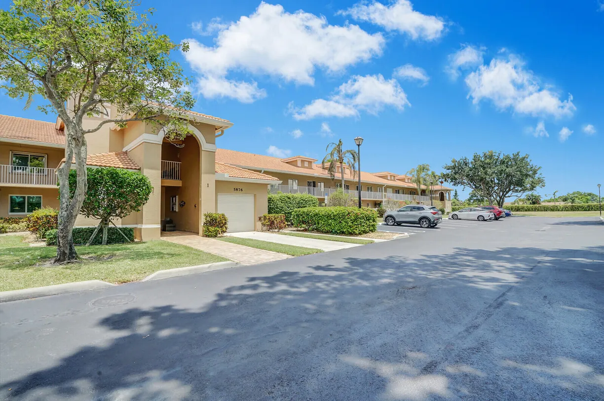South Florida Real Estate | View 5876 Regal Glen Drive, 204 | 3 Beds, 2 Baths