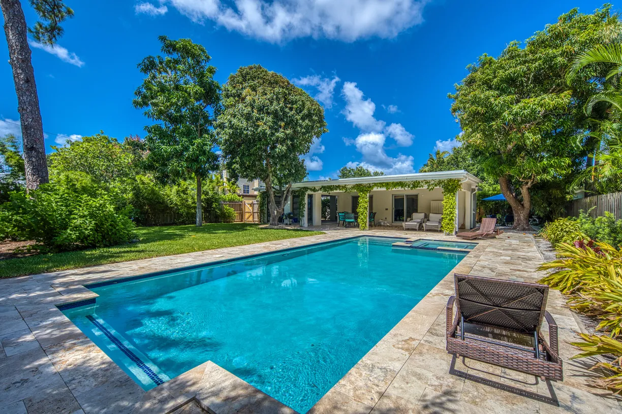 South Florida Real Estate | View 501 S Palmway | Listing