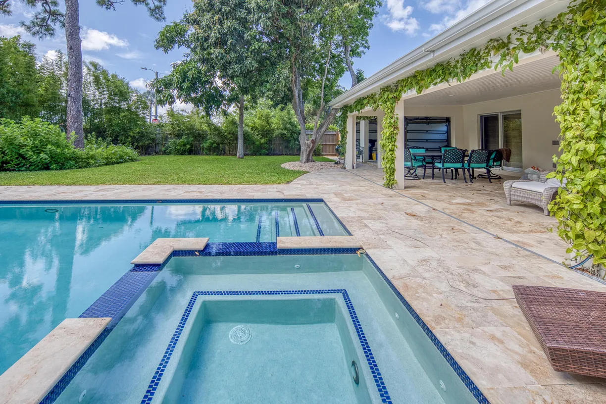 South Florida Real Estate | View 501 S Palmway | Listing