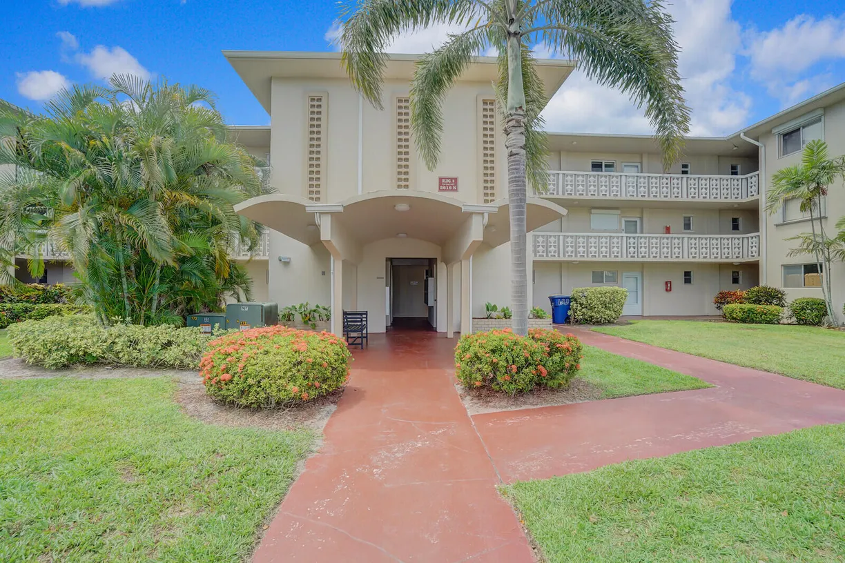 South Florida Real Estate | View 2616 N Garden Drive, 202 | 2 Beds, 1 Bath