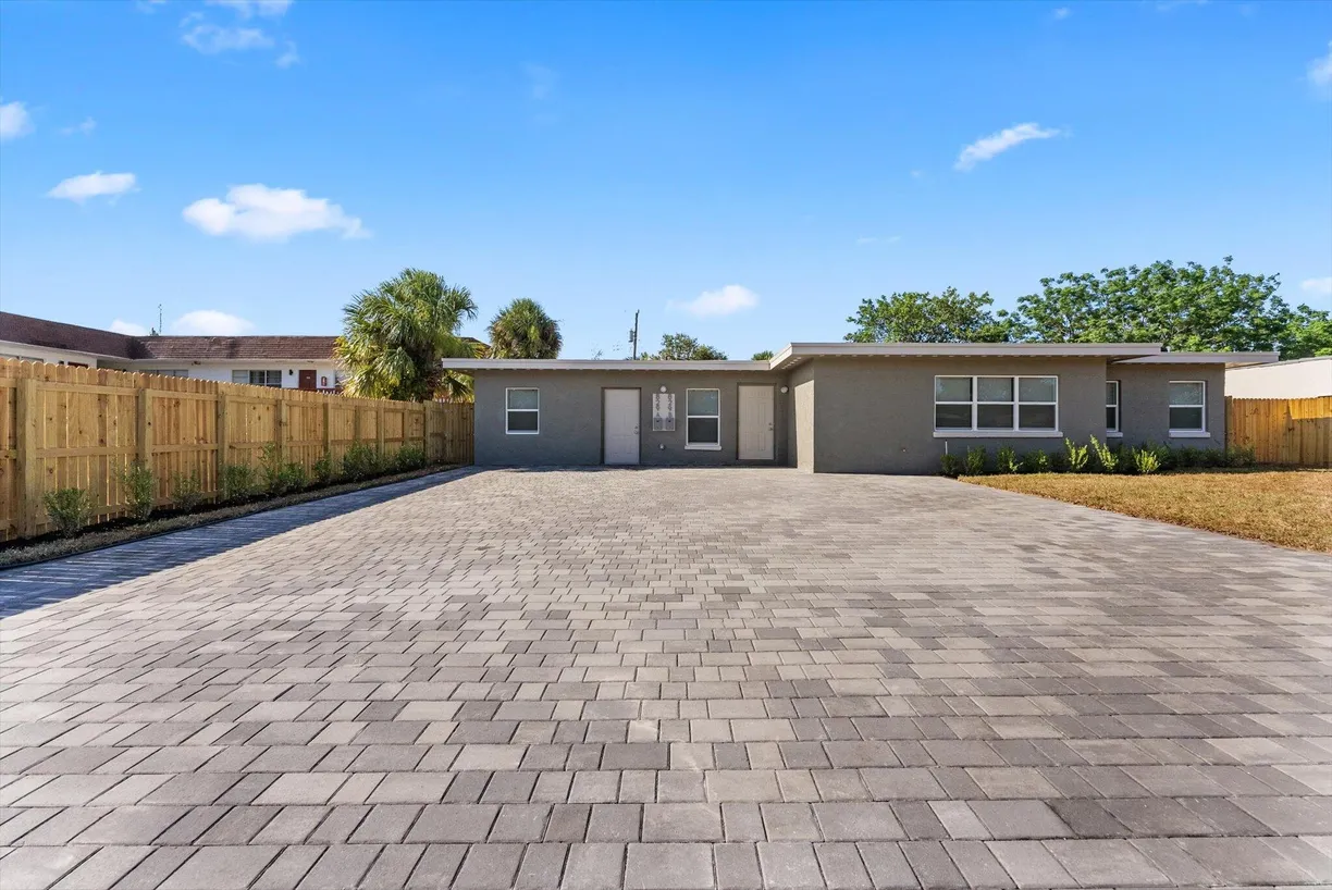 South Florida Real Estate | View 829 Bayberry Drive