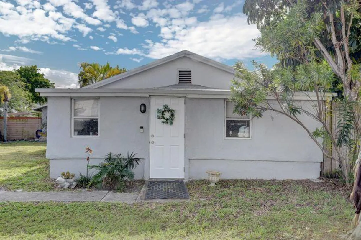 South Florida Real Estate | View 1850 Holman 1 Drive, 1850 A | 2 Beds, 1 Bath