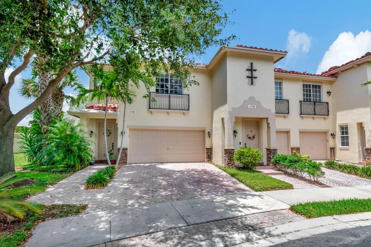South Florida Real Estate | View 125 N Longport Circle, A | 3 Beds, 2 Baths