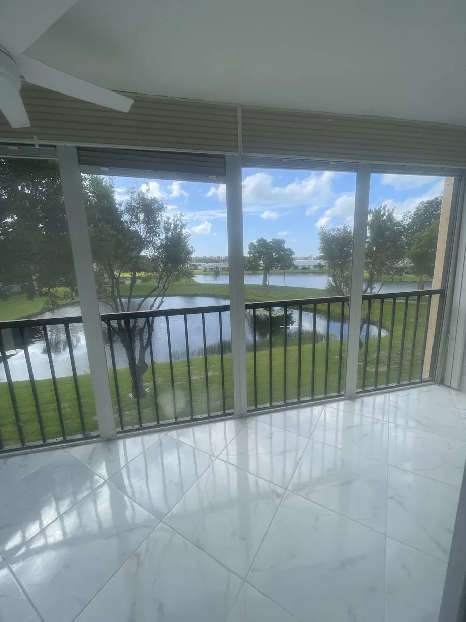 South Florida Real Estate | View 7192 Huntington Lane, 305 | 2 Beds, 2 Baths