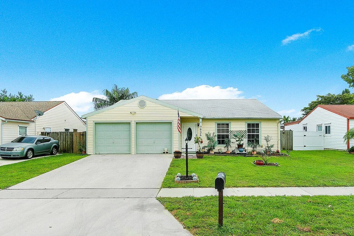 South Florida Real Estate | View 7934 Burlwood Lane | 3 Beds, 2 Baths