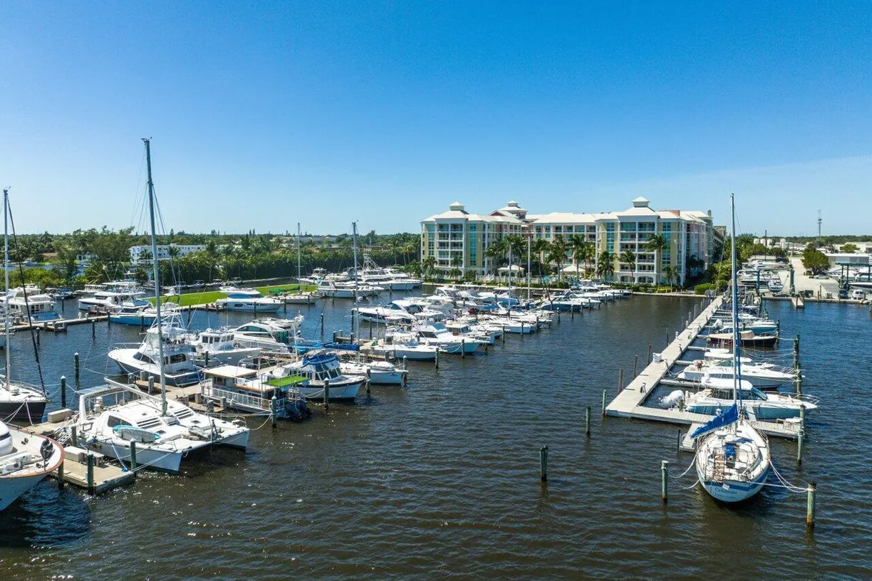 South Florida Real Estate | View 806 E Windward Way, 303 | 2 Beds, 2 Baths