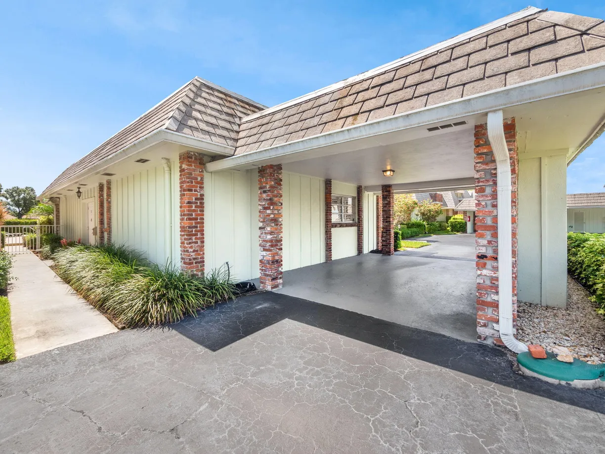 South Florida Real Estate | View 324 Orange Tree Drive, 3 | 2 Beds, 2 Baths